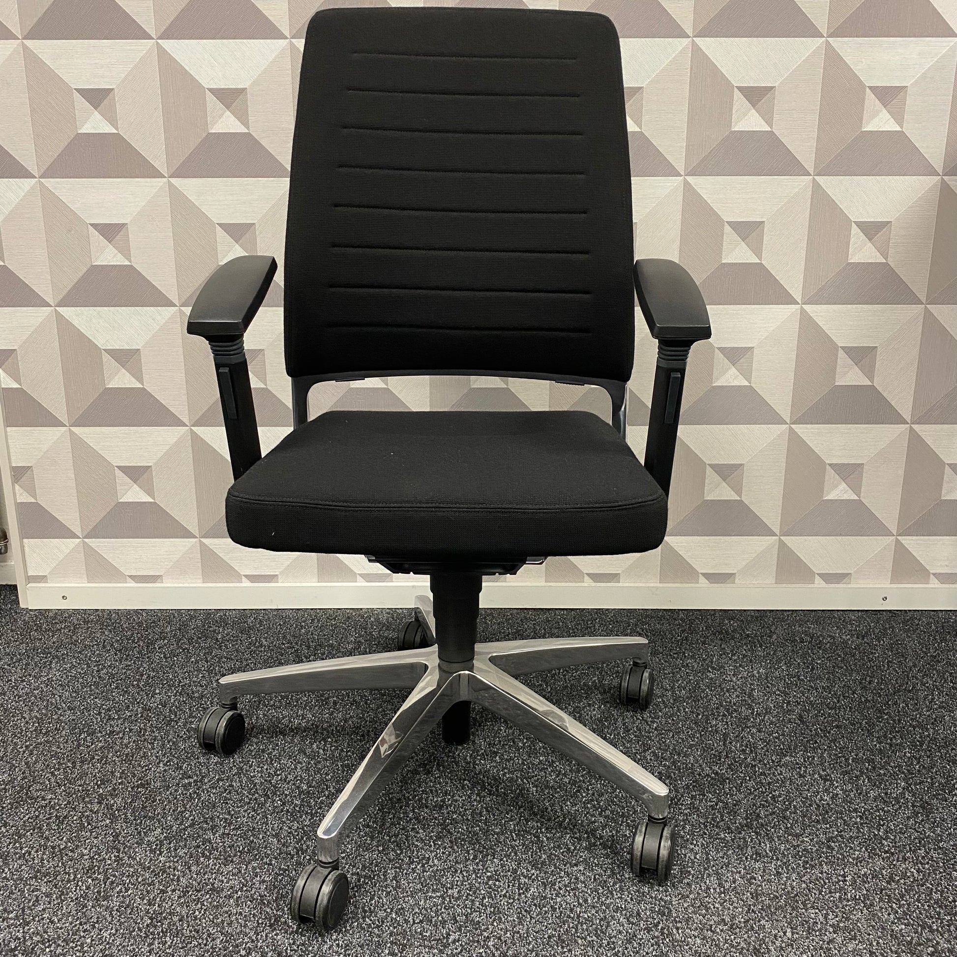 Interstuhl Vintage 17V2 – Bureaustoel met Middelhoge Rugleuning en Fame Stoffering
