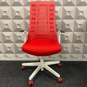 Interstuhl PURE – Bureaustoel met Netbespanning en Smart Spring Technologie