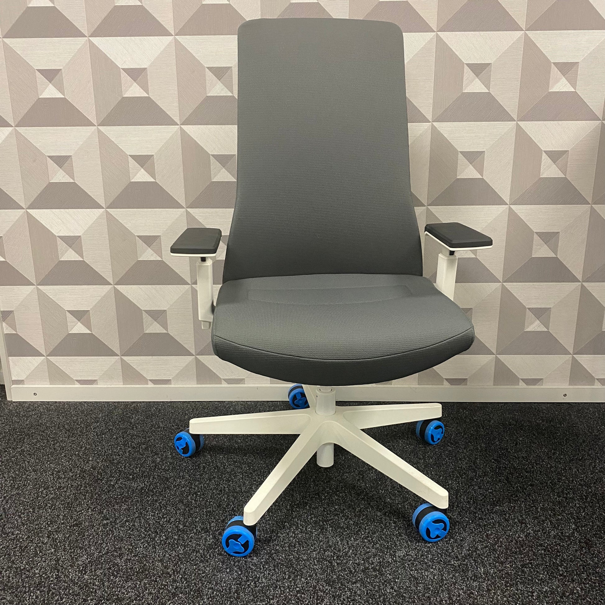 Interstuhl PURE  – Bureaustoel met Era Stoffering en Wit Onderstel